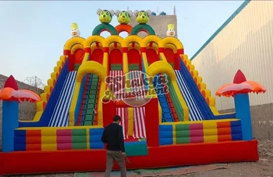 26x26 Ft 6-Lane Clown Face Bouncy Slide – Umbrella Towers & Red Base (SB262624003A)